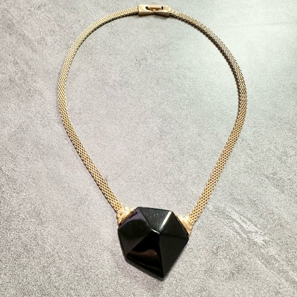 Vintage Crown Trifari Gold Tone Mesh With A Black Acrylic Pendant Necklace